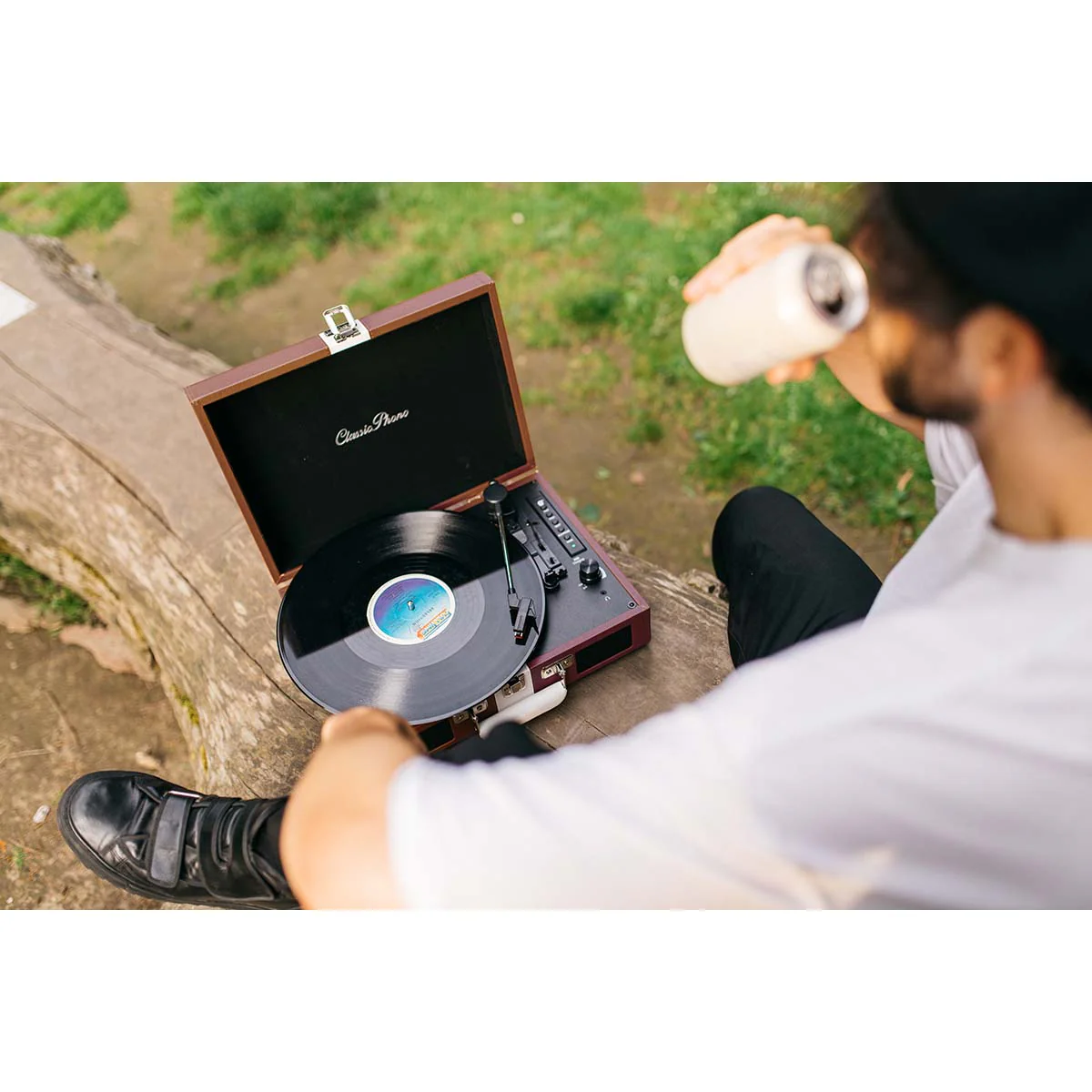 Classic Phono TT-120BNWH - Platine vinyle avec Bluetooth®, haut-parleurs intégrés et batterie rechargeable intégrée - Marron/Blanc - Image 7