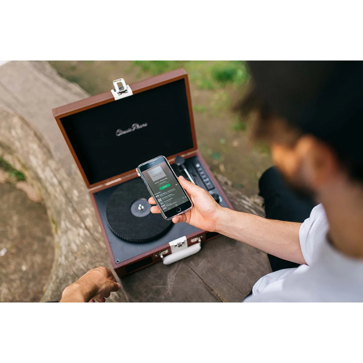 Classic Phono TT-120BNWH - Platine vinyle avec Bluetooth®, haut-parleurs intégrés et batterie rechargeable intégrée - Marron/Blanc - Image 8