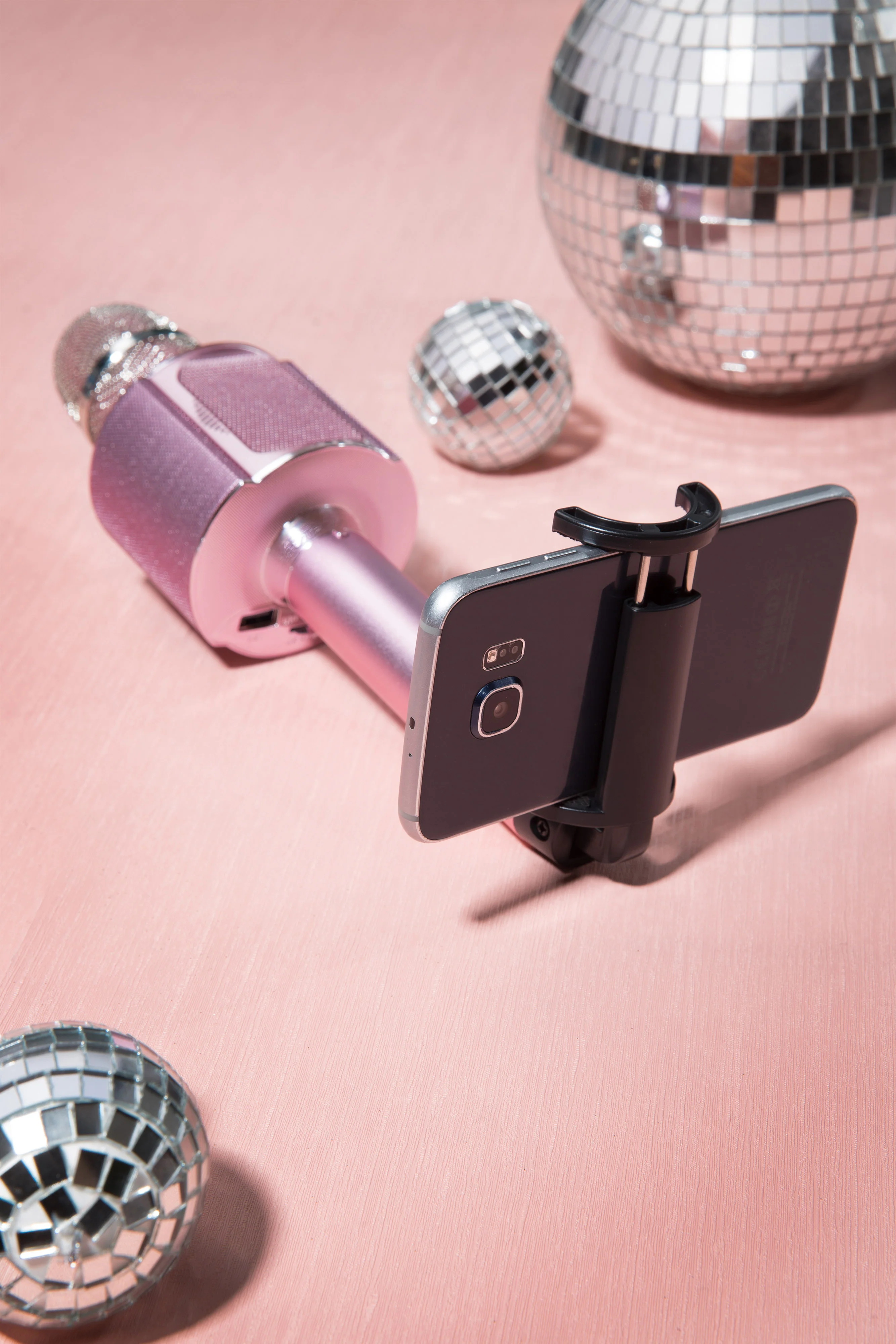 Lenco BMC-090PK - Microphone Bluetooth® pour karaoké avec enceinte et éclairage - Rose - Image 13