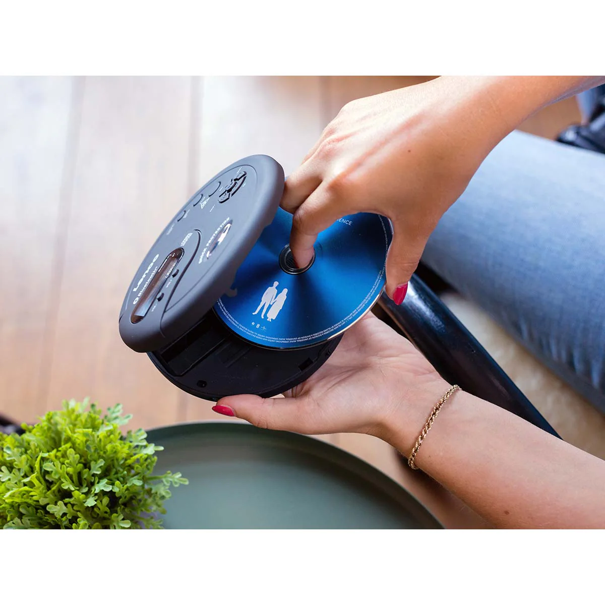 Lenco CD-300BK - Lecteur CD/MP3 Bluetooth® portable avec protection antichoc - Noir - Image 6