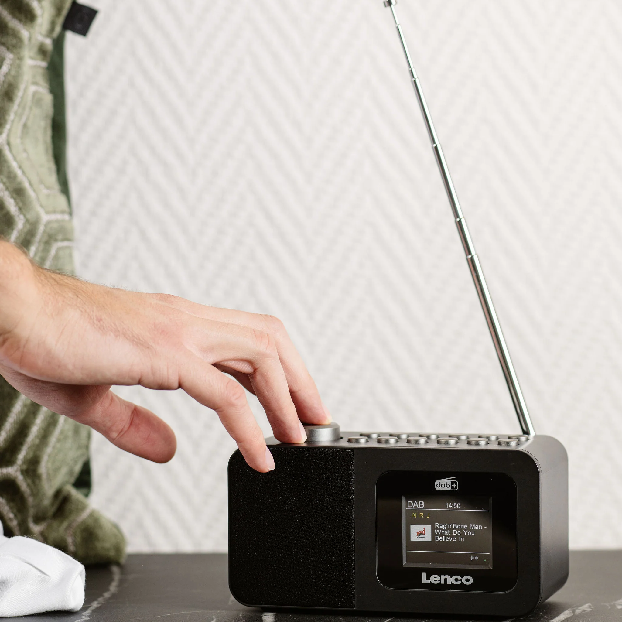 Lenco CR-625BK - Radio réveil DAB+/FM avec écran couleur, mise en veille programmable et fonction double alarme - Noir - Image 14