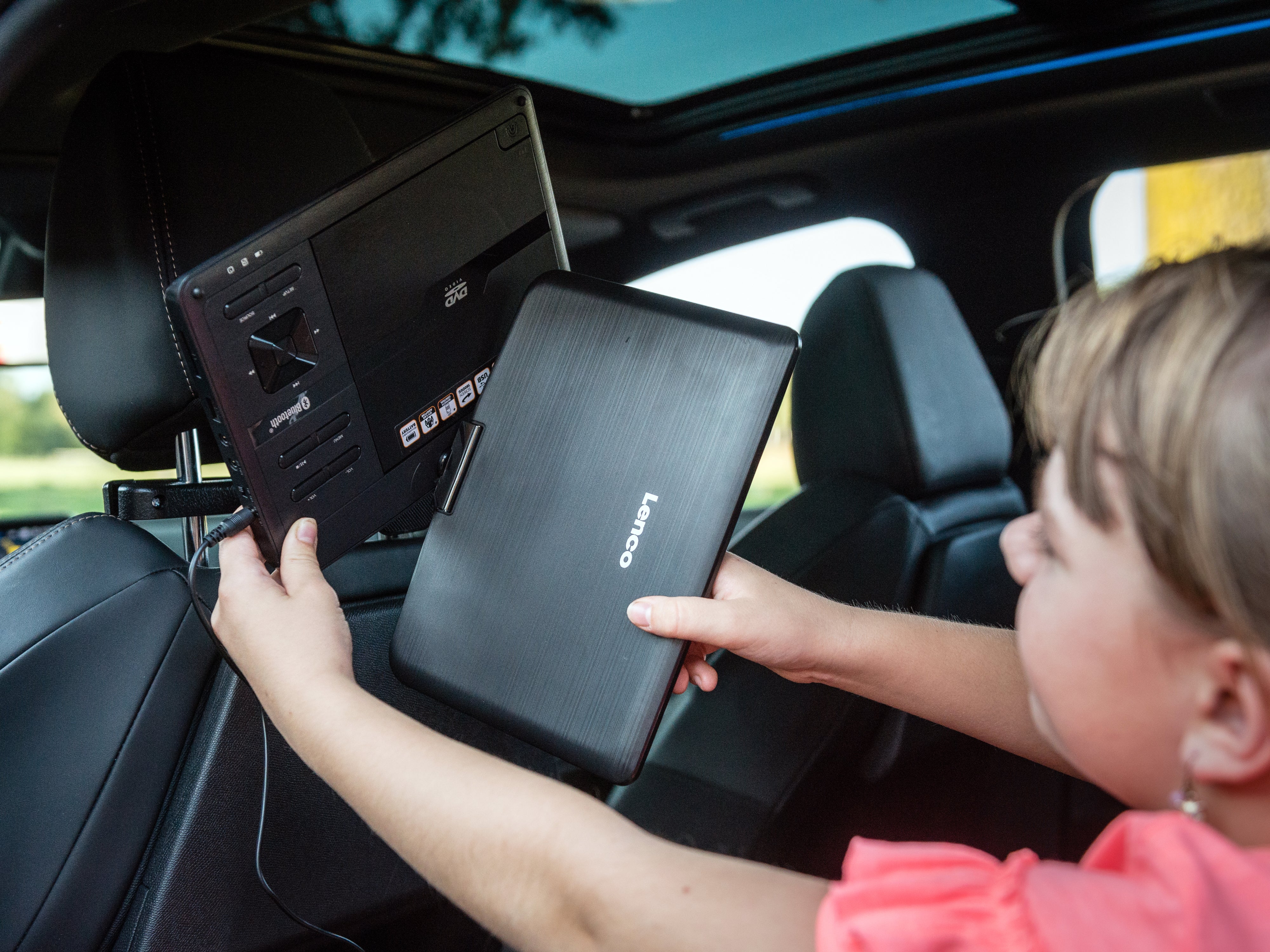 Lenco DVP-1046BK - Deux lecteurs DVD portables de 10 pouces avec batterie rechargeable, deux casques et deux supports de montage pour la voiture - Noir - Image 14