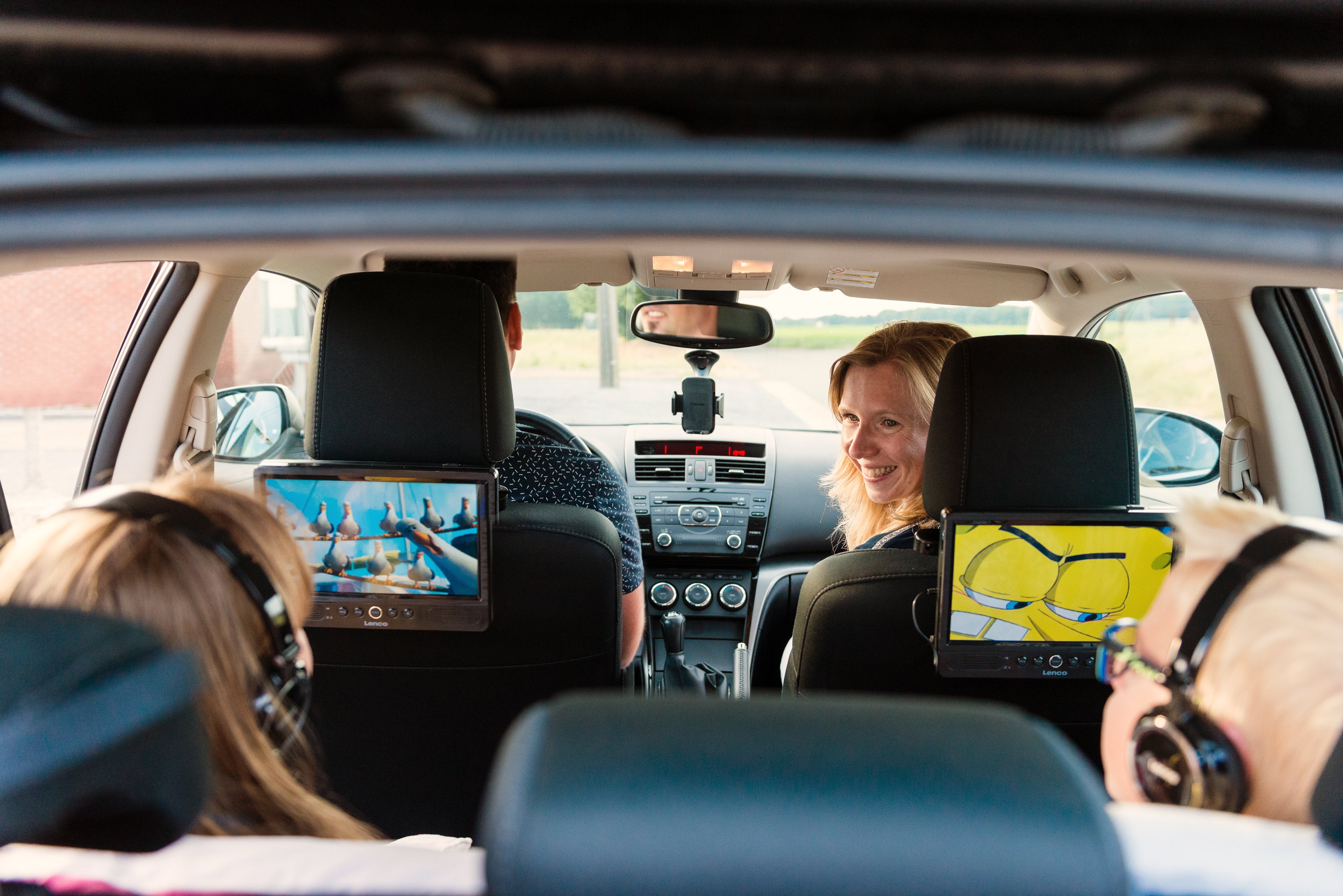 Lenco DVP-1045 - lecteur DVD portable 2 x 10 pouces avec connexion USB, emplacement pour carte SD, pile intégrée, deux casques et deux supports - Noir - Image 15