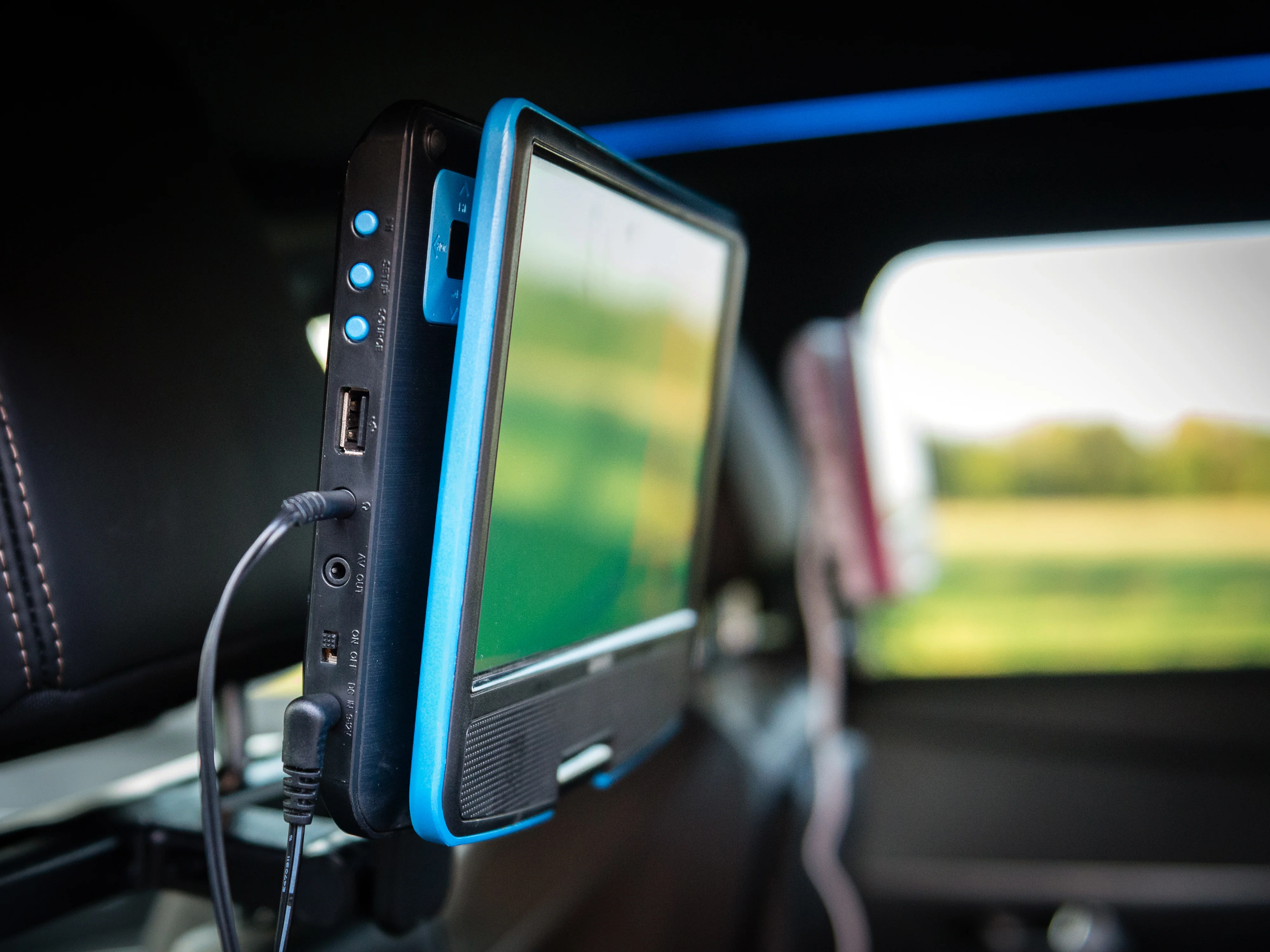 Lenco DVP-910BU - Lecteur DVD portable de 9 pouces avec casque, port USB et dispositif de suspension - Bleu/noir - Image 21