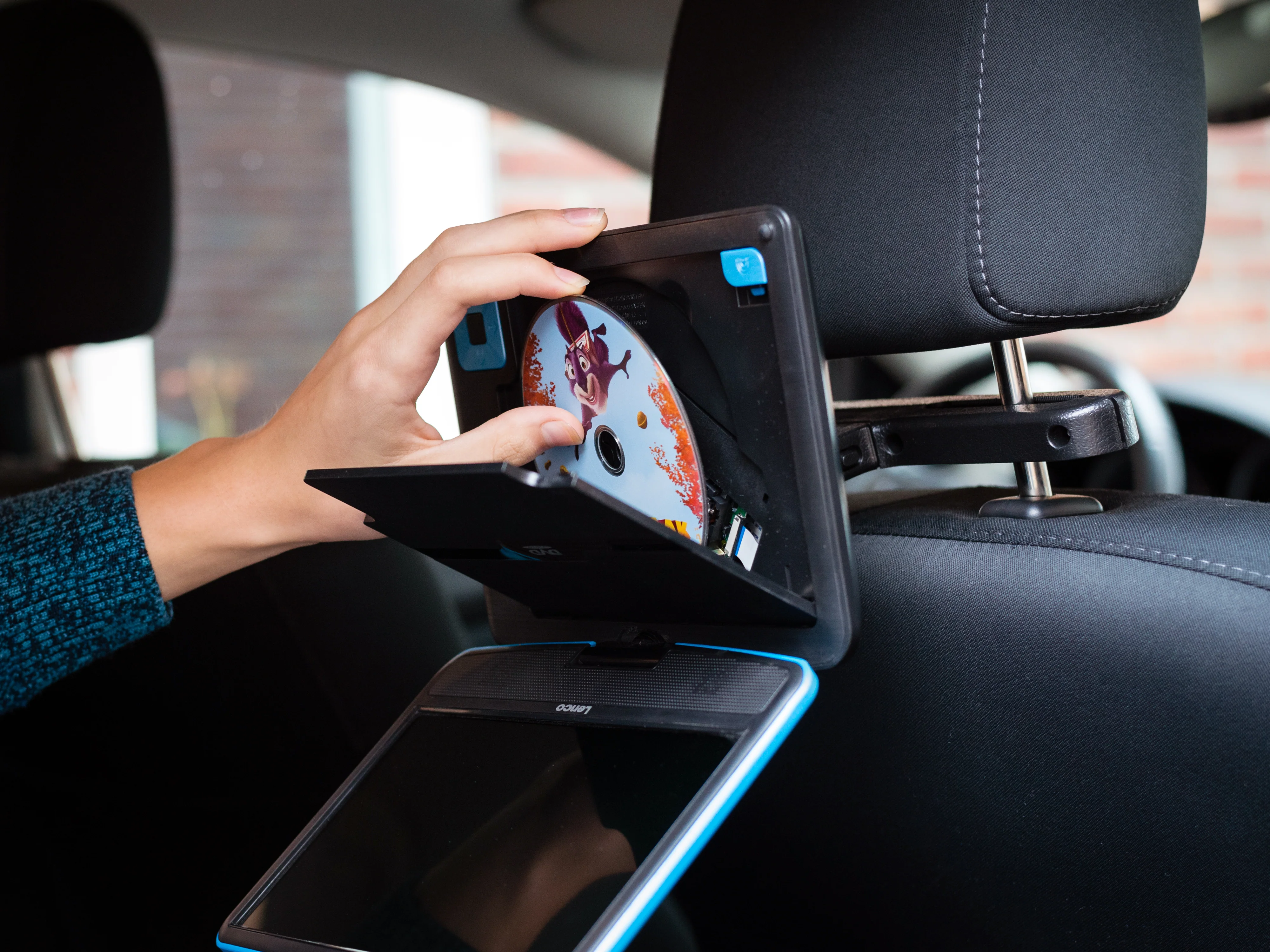 Lenco DVP-910BU - Lecteur DVD portable de 9 pouces avec casque, port USB et dispositif de suspension - Bleu/noir - Image 23