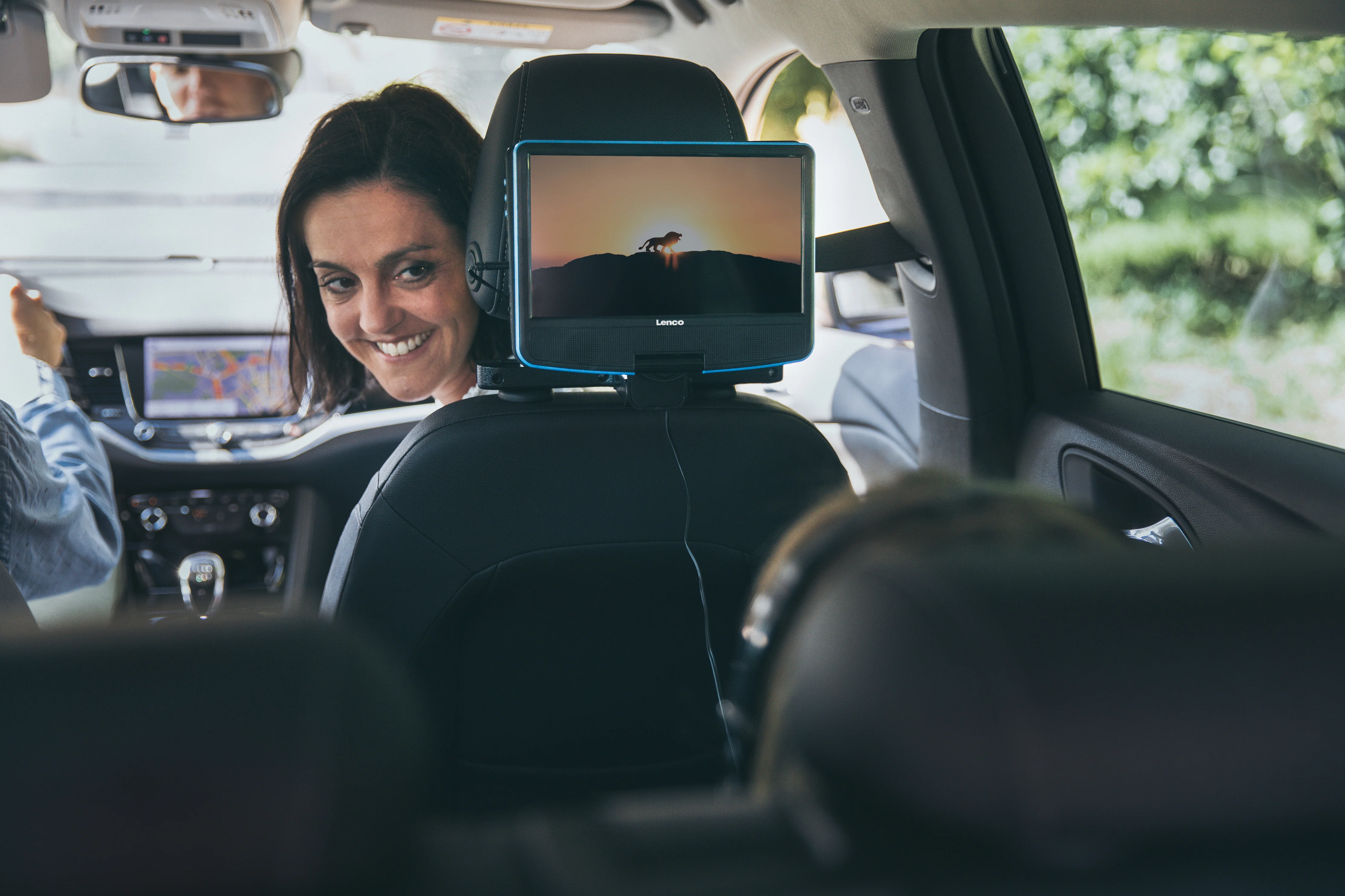 Lenco DVP-910BU - Lecteur DVD portable de 9 pouces avec casque, port USB et dispositif de suspension - Bleu/noir - Image 25