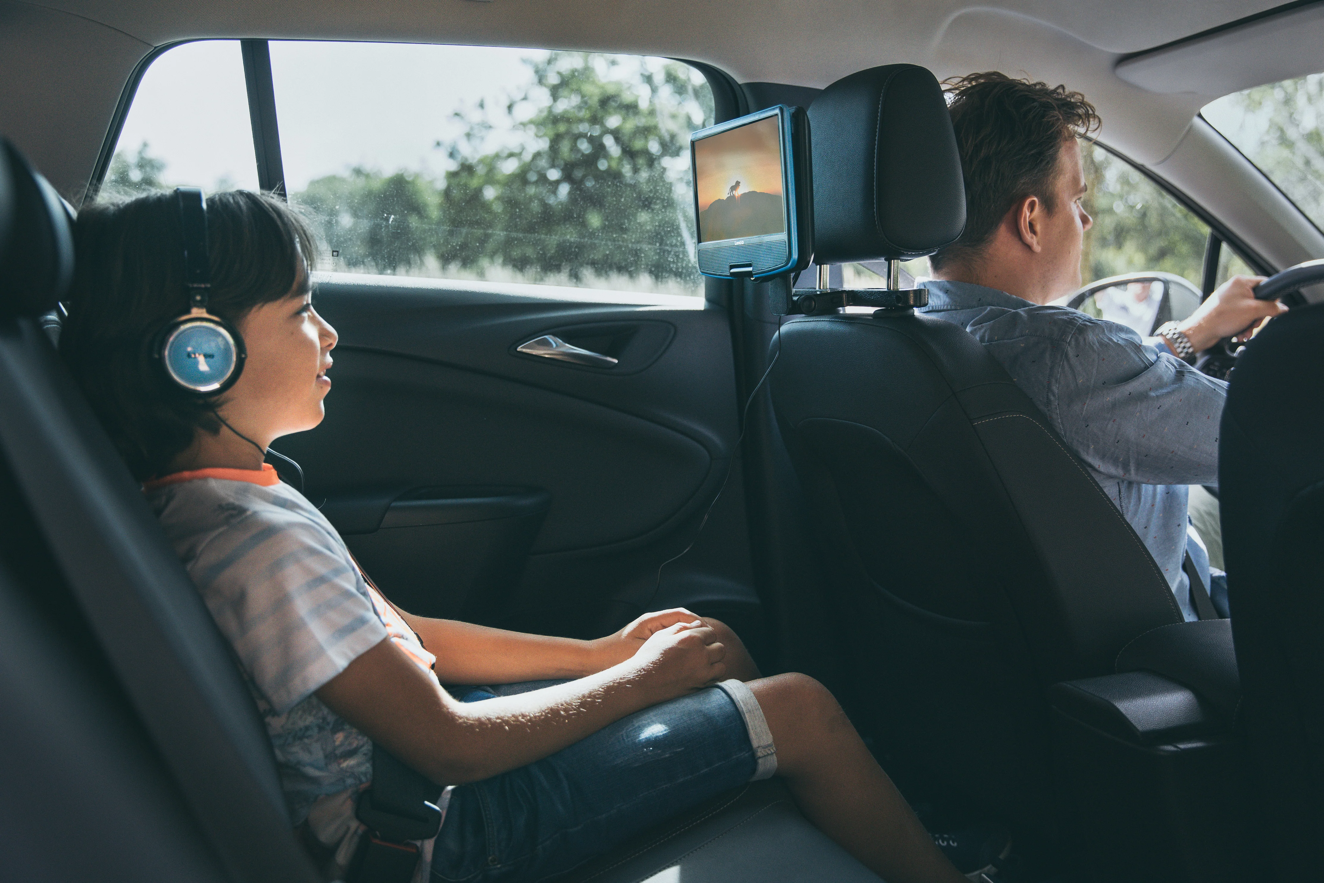 Lenco DVP-910BU - Lecteur DVD portable de 9 pouces avec casque, port USB et dispositif de suspension - Bleu/noir - Image 26