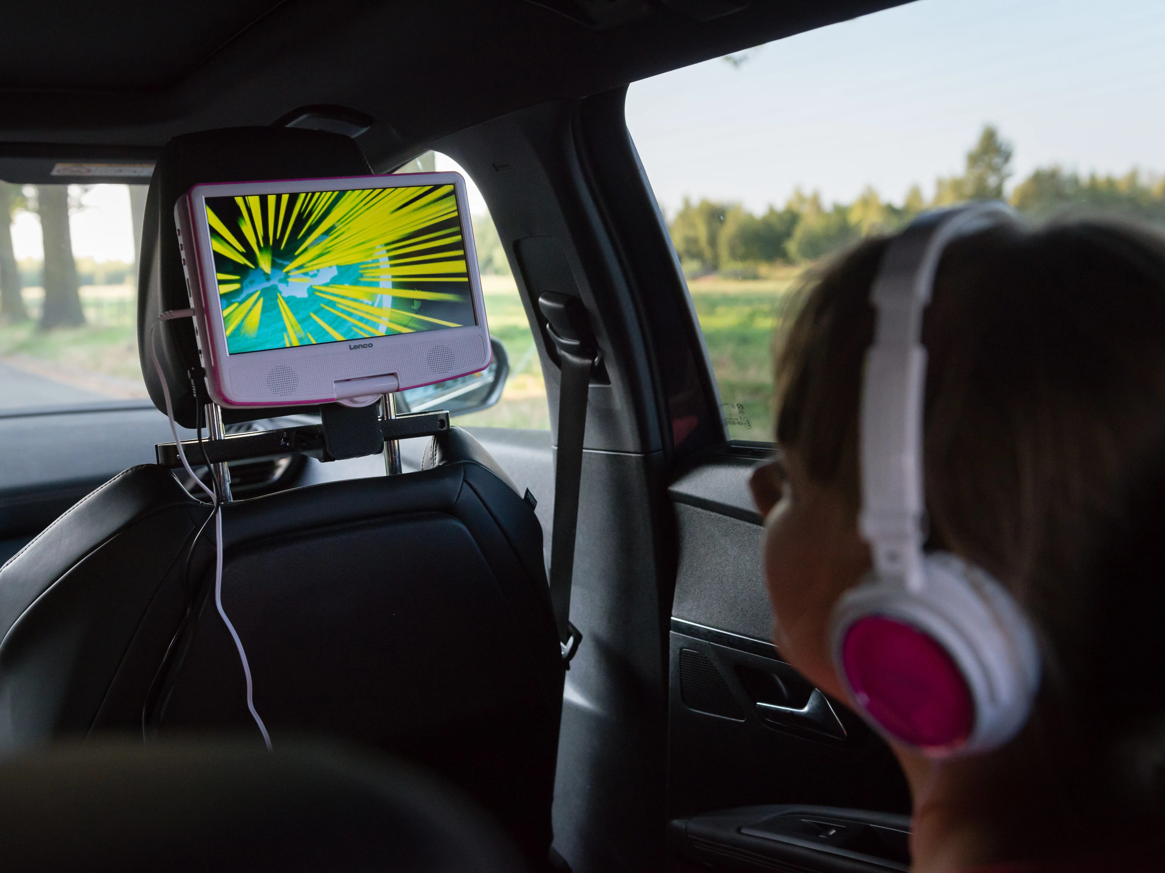 Lenco DVP-910PK - Lecteur DVD portable de 9 pouces avec casque, port USB et dispositif de suspension - Rose/blanc - Image 19