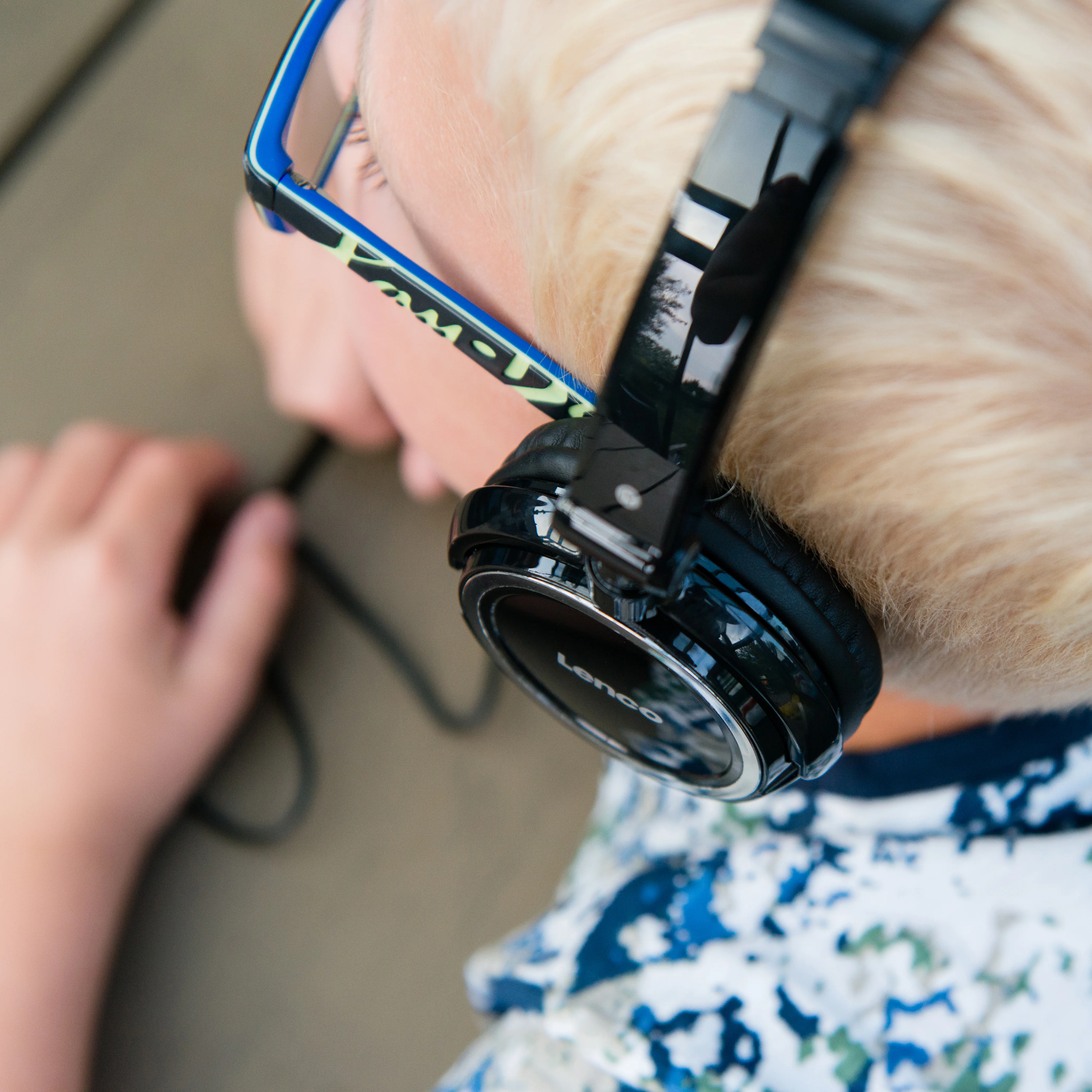 Lenco DVP-939 - Lecteur DVD portable 2 x 9 pouces avec connexion USB, emplacement pour carte SD, pile intégrée, deux casques et deux supports - Noir - Image 16