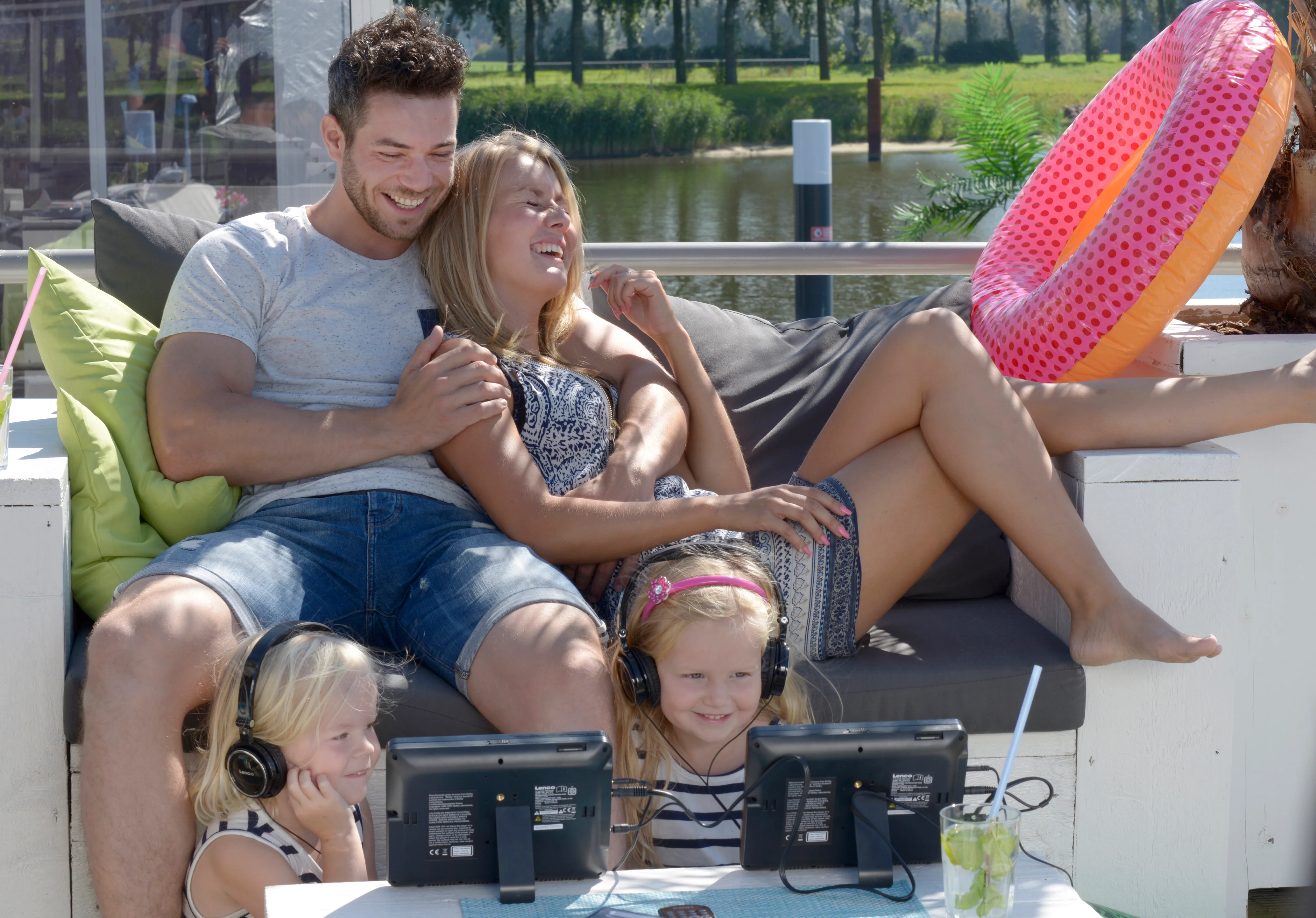 Lenco DVP-939 - Lecteur DVD portable 2 x 9 pouces avec connexion USB, emplacement pour carte SD, pile intégrée, deux casques et deux supports - Noir - Image 21