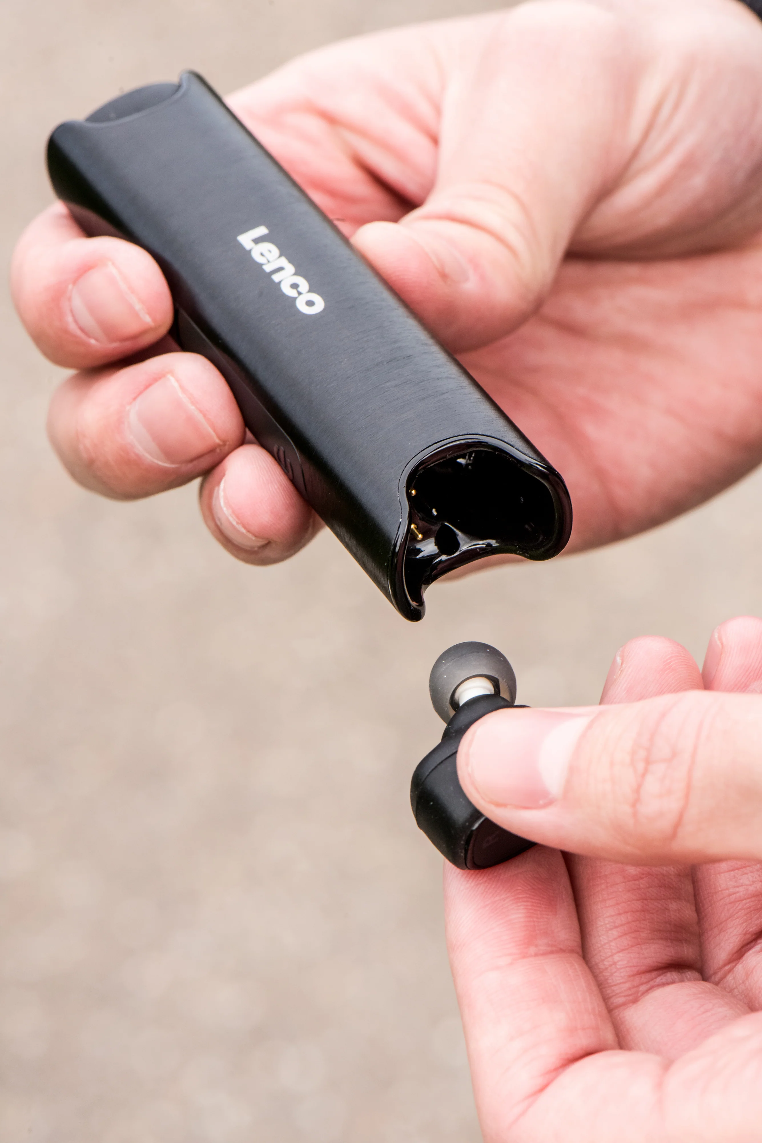 Lenco EPB-440BK - Ecouteurs Bluetooth® intra-auriculaires étanches avec station de chargement - Noir - Image 11