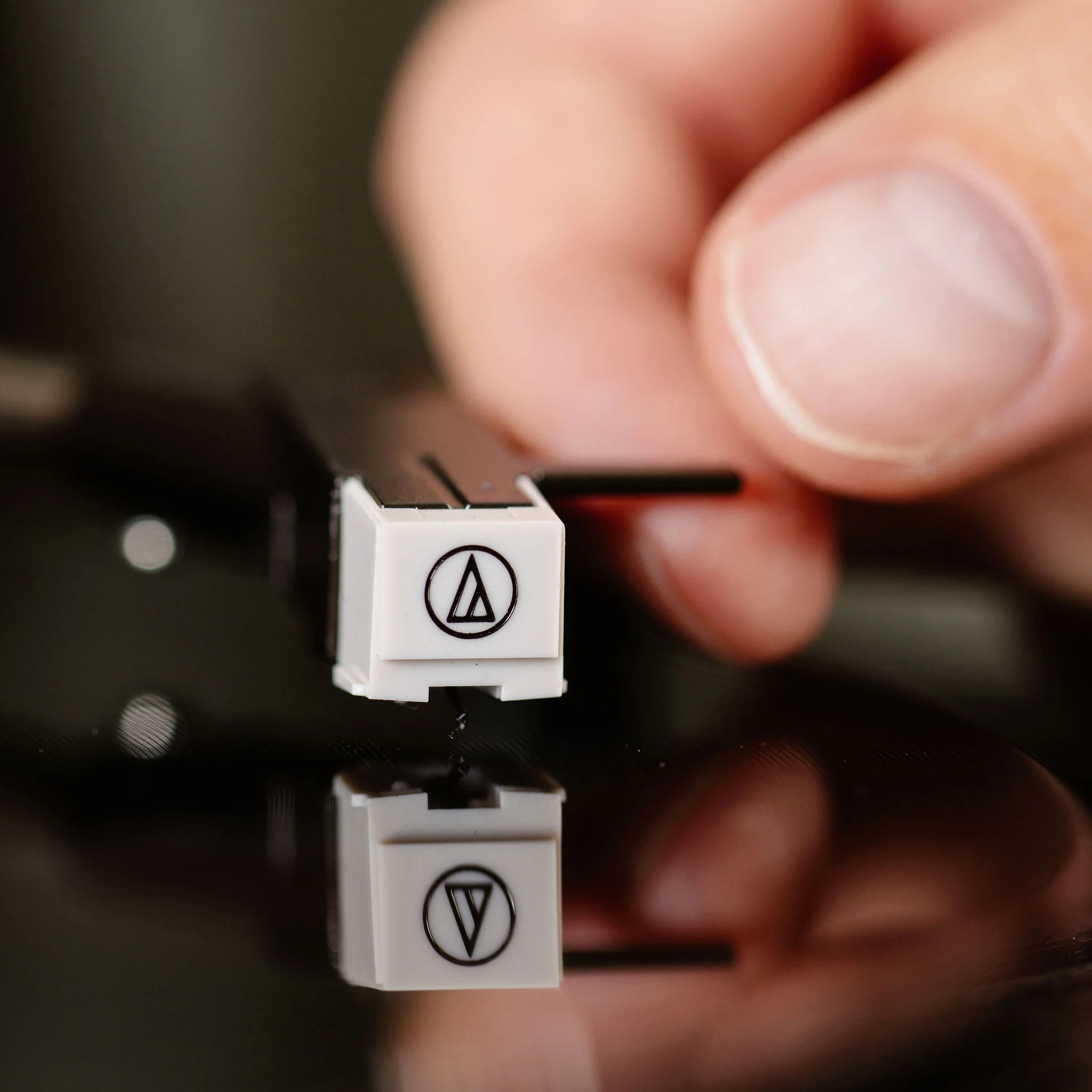 LENCO LS-200WD - Platine vinyle avec Bluetooth® - Deux haut-parleurs externes et amplificateur stéréo intégré - Bois - Image 12