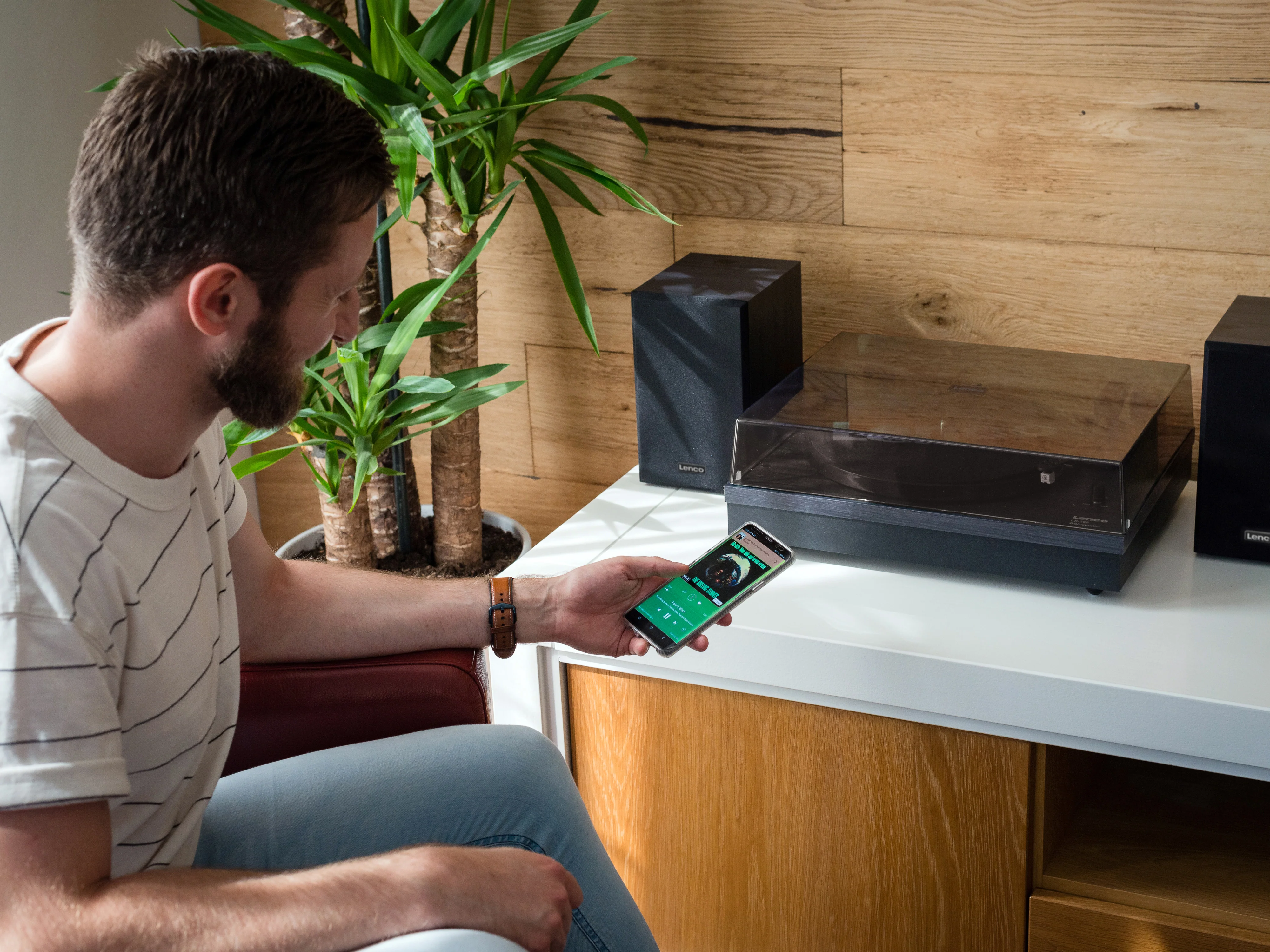 Lenco LS-300BK - Platine avec Bluetooth® et deux haut-parleurs externes - Noir - Image 23