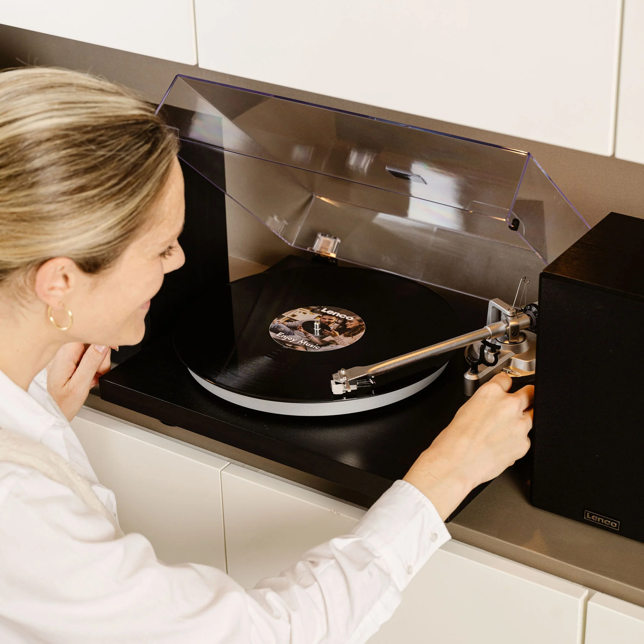 Lenco LS-500BK - Platine avec amplificateur intégré, Bluetooth® et deux enceintes externes - Noir - Image 17