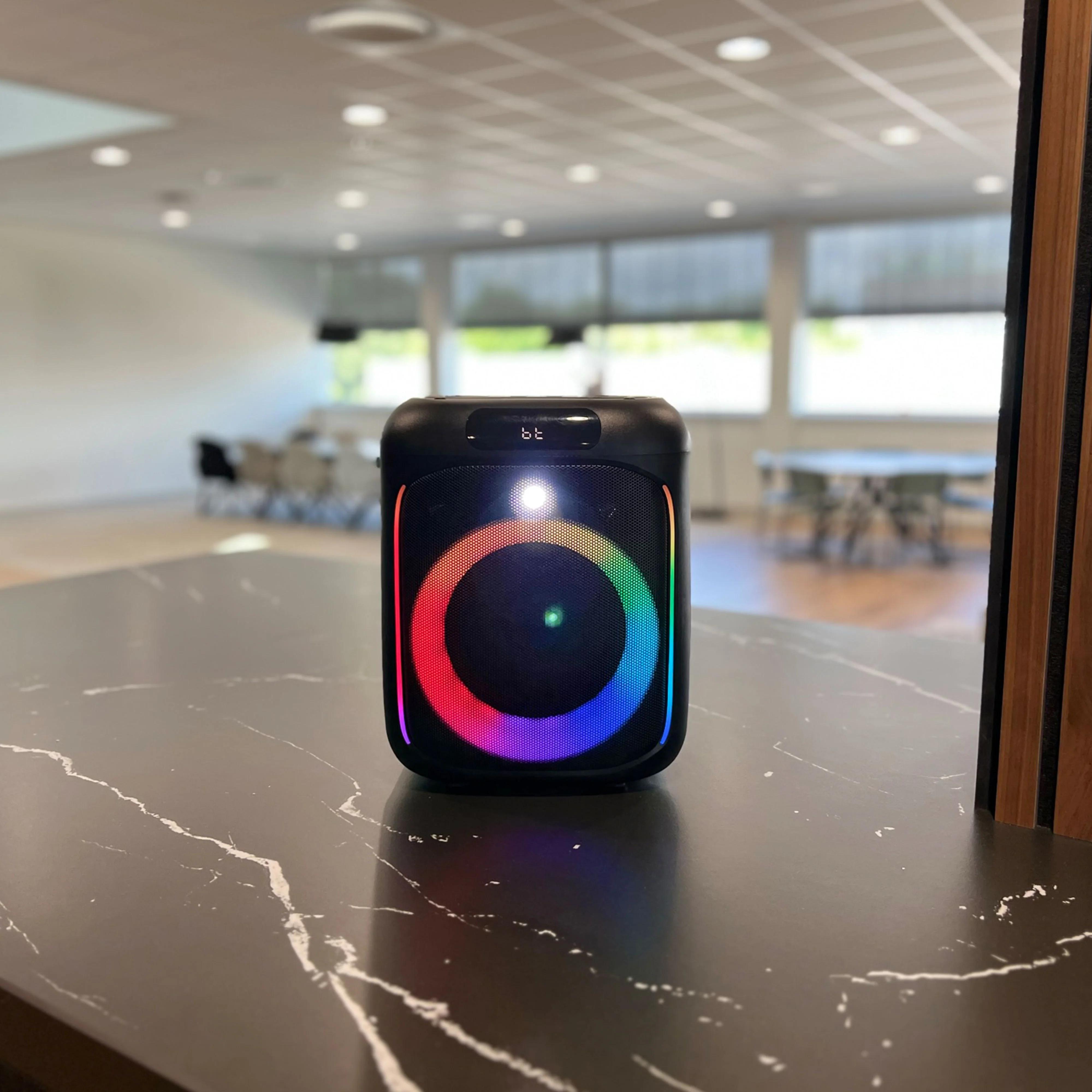 Lenco PA-101BK - Enceinte Bluetooth avec effets lumineux LED - 100W RMS, USB, autonomie de batterie de 14 heures - Noir - Image 27