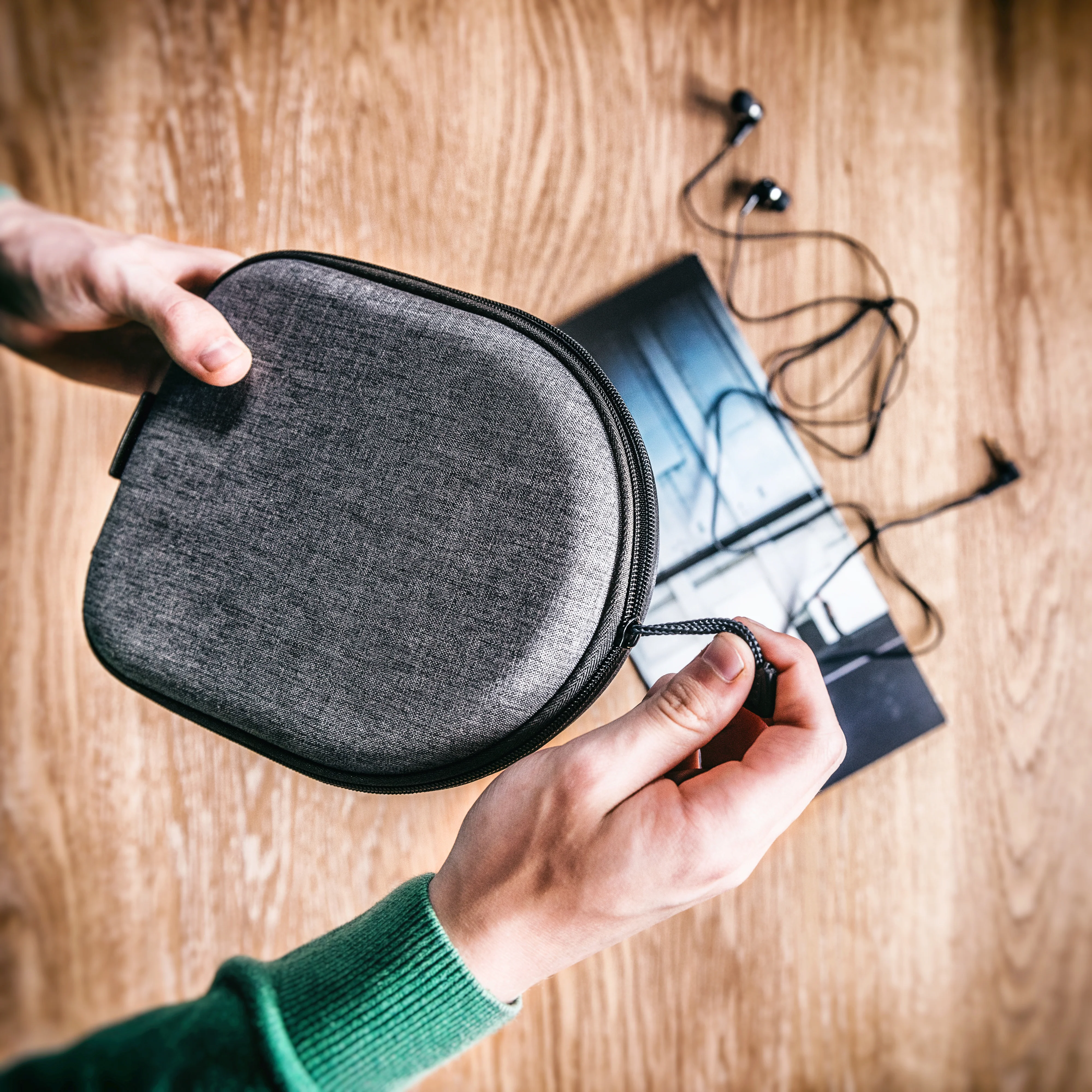 Lenco PBC-50GY - Étui avec chargeur portable intégré - Gris - Image 13