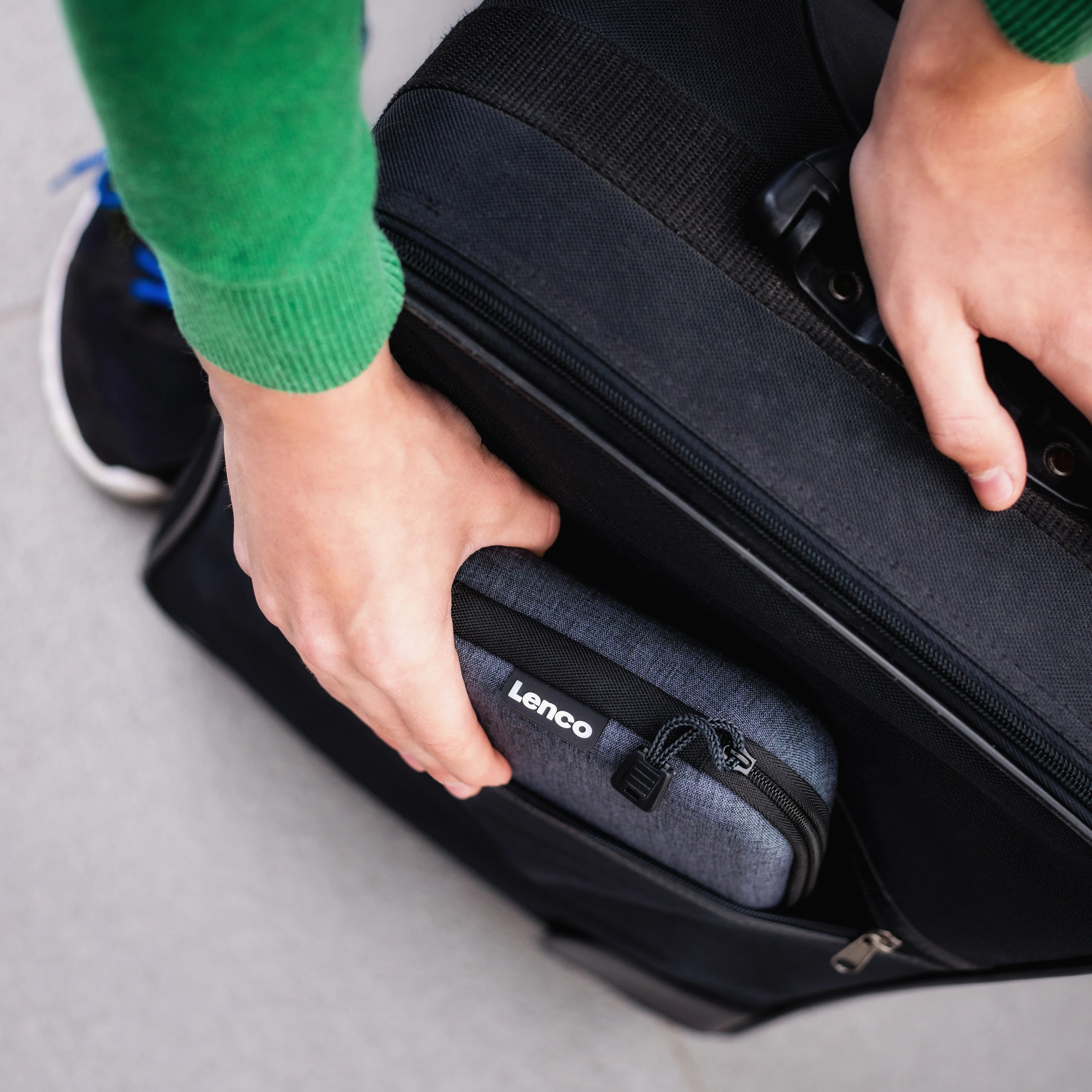 Lenco PBC-50GY - Étui avec chargeur portable intégré - Gris - Image 14