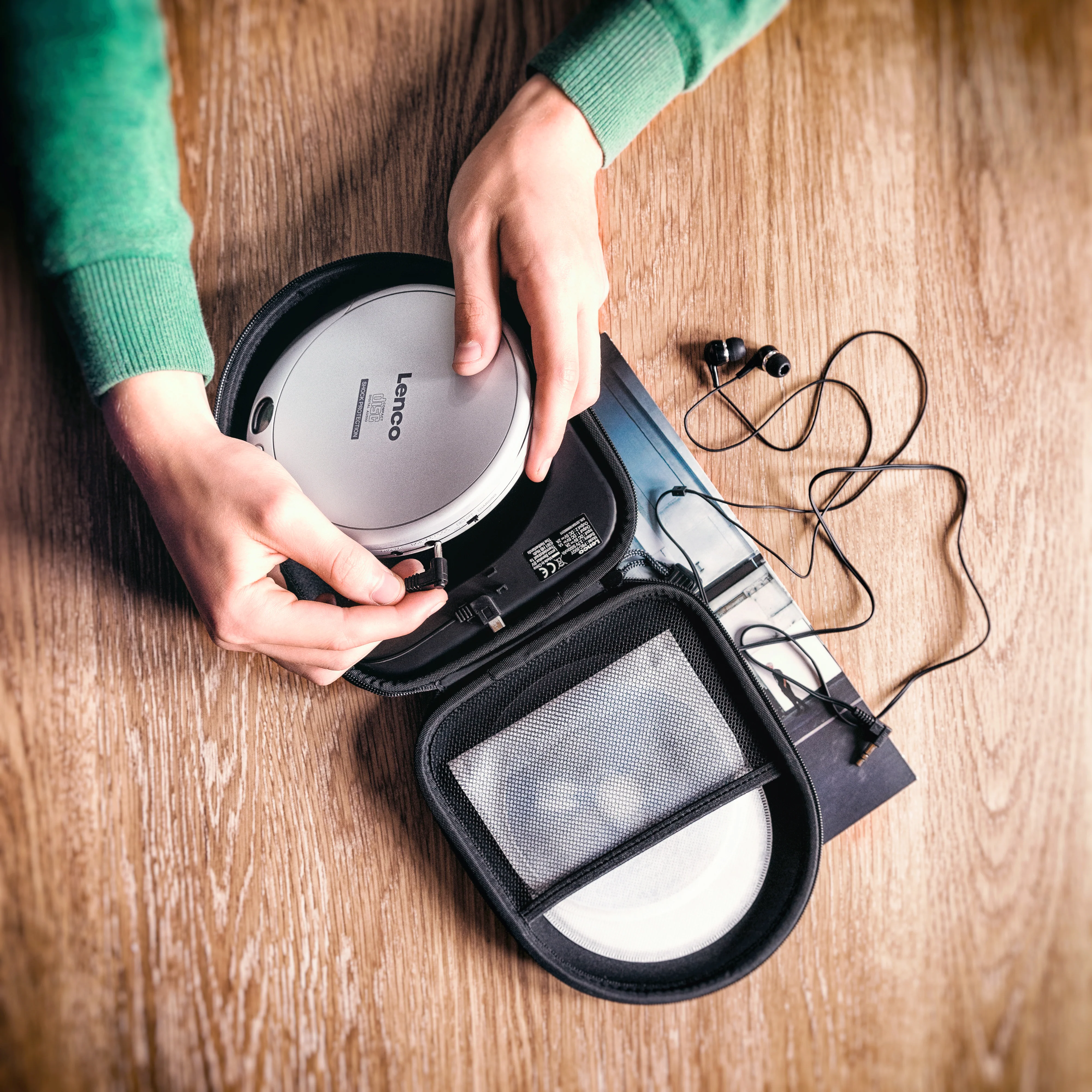 Lenco PBC-50GY - Étui avec chargeur portable intégré - Gris - Image 9