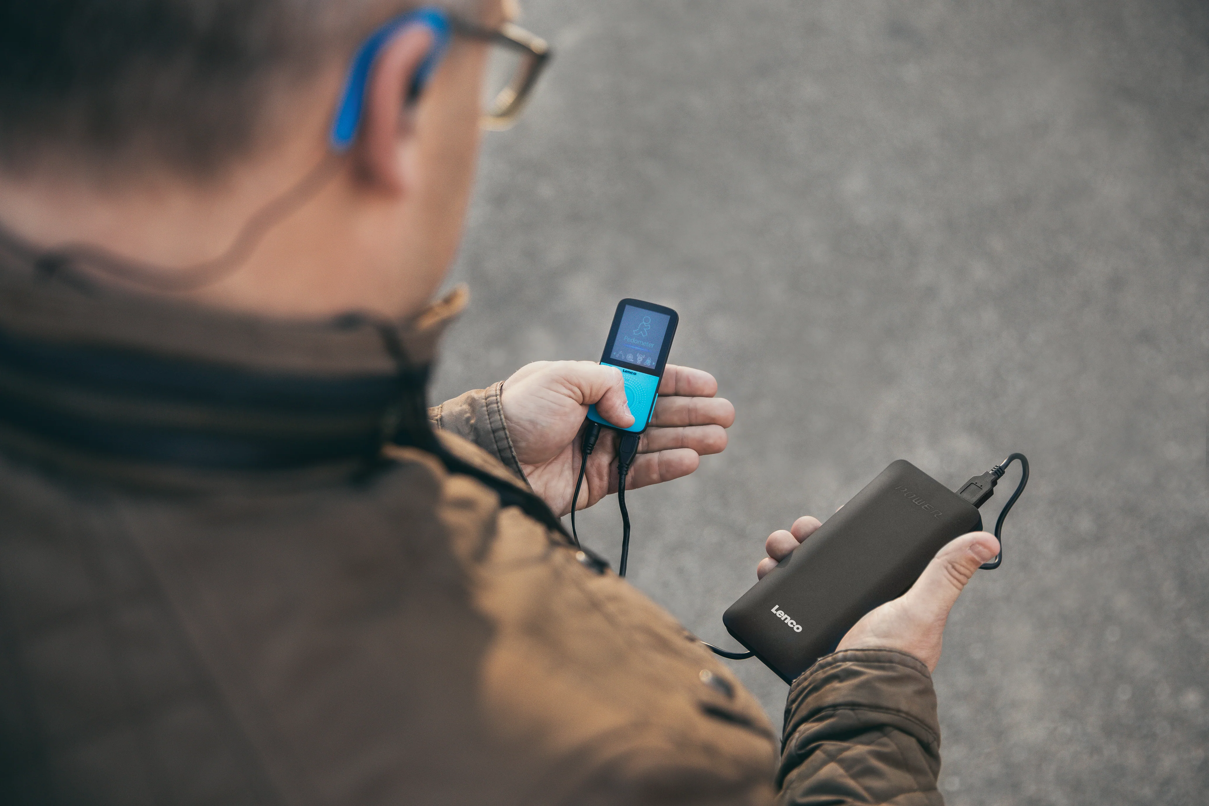 Lenco PODO-153BU - Lecteur MP3 de sport avec podomètre, oreillettes de sport et brassard de sport - Bleu - Image 6