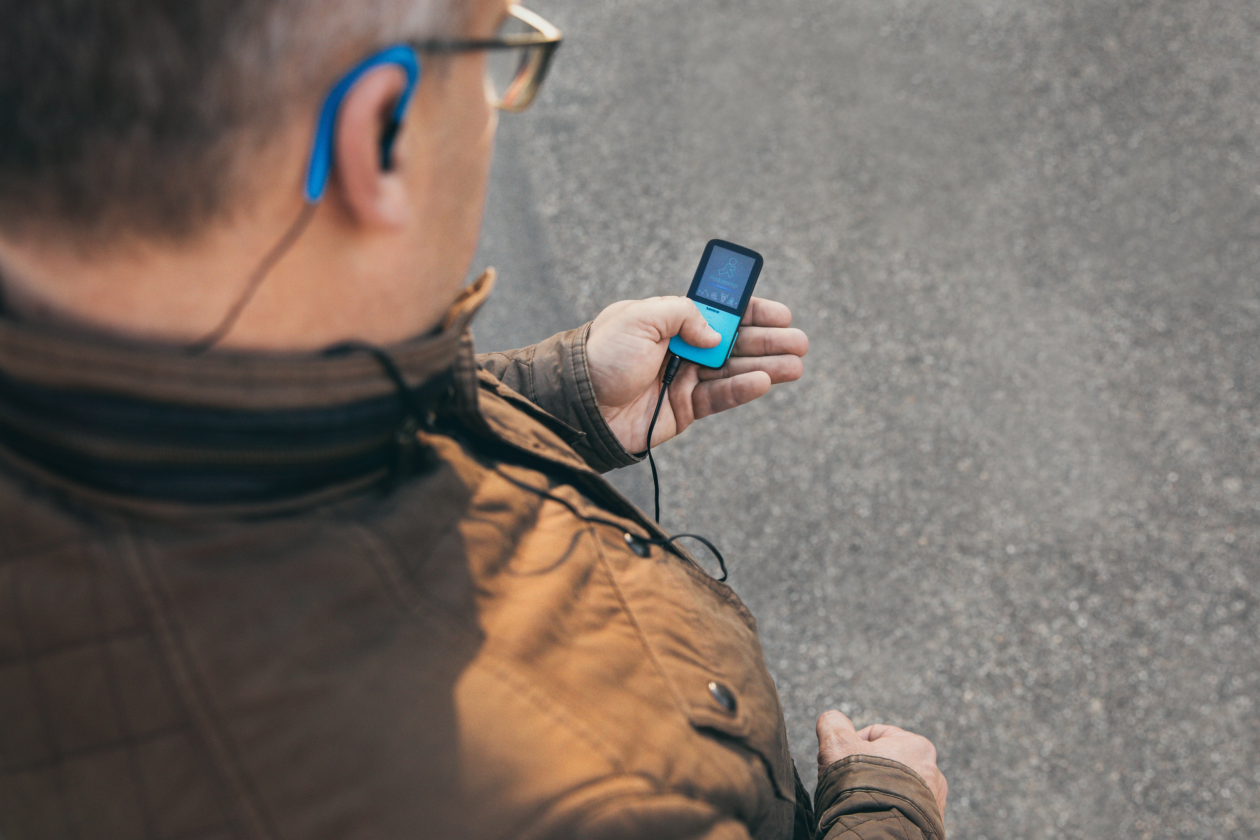 Lenco PODO-153BU - Lecteur MP3 de sport avec podomètre, oreillettes de sport et brassard de sport - Bleu - Image 7