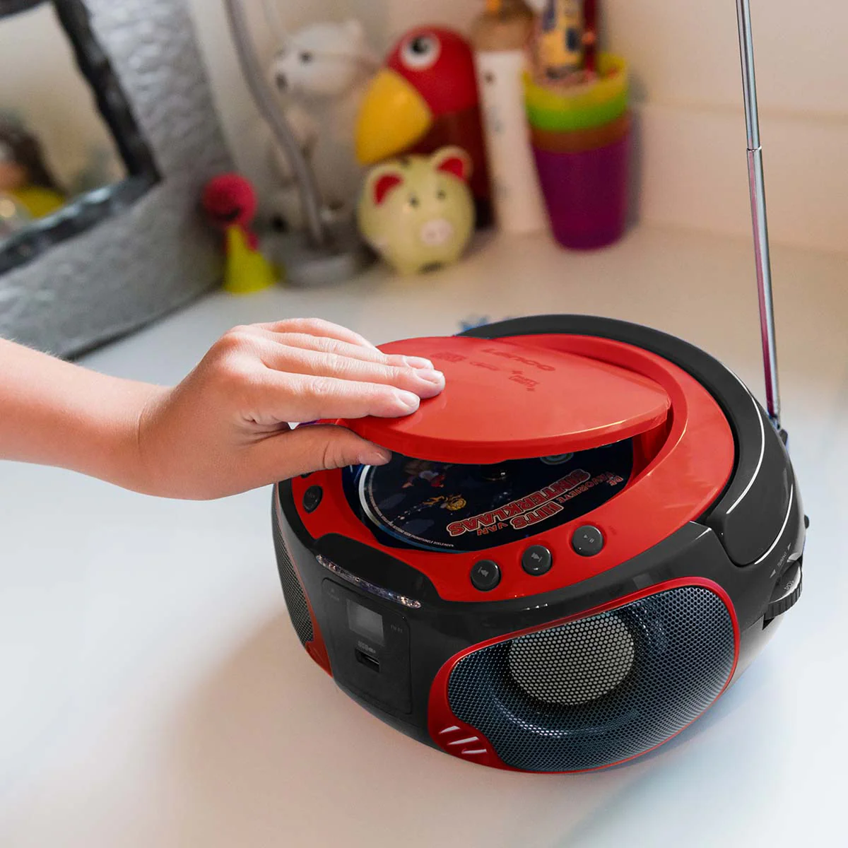 Lenco SCD-550RD - Radio FM et lecteur CD/MP3/USB/Bluetooth® portable avec éclairage LED - Rouge - Image 6