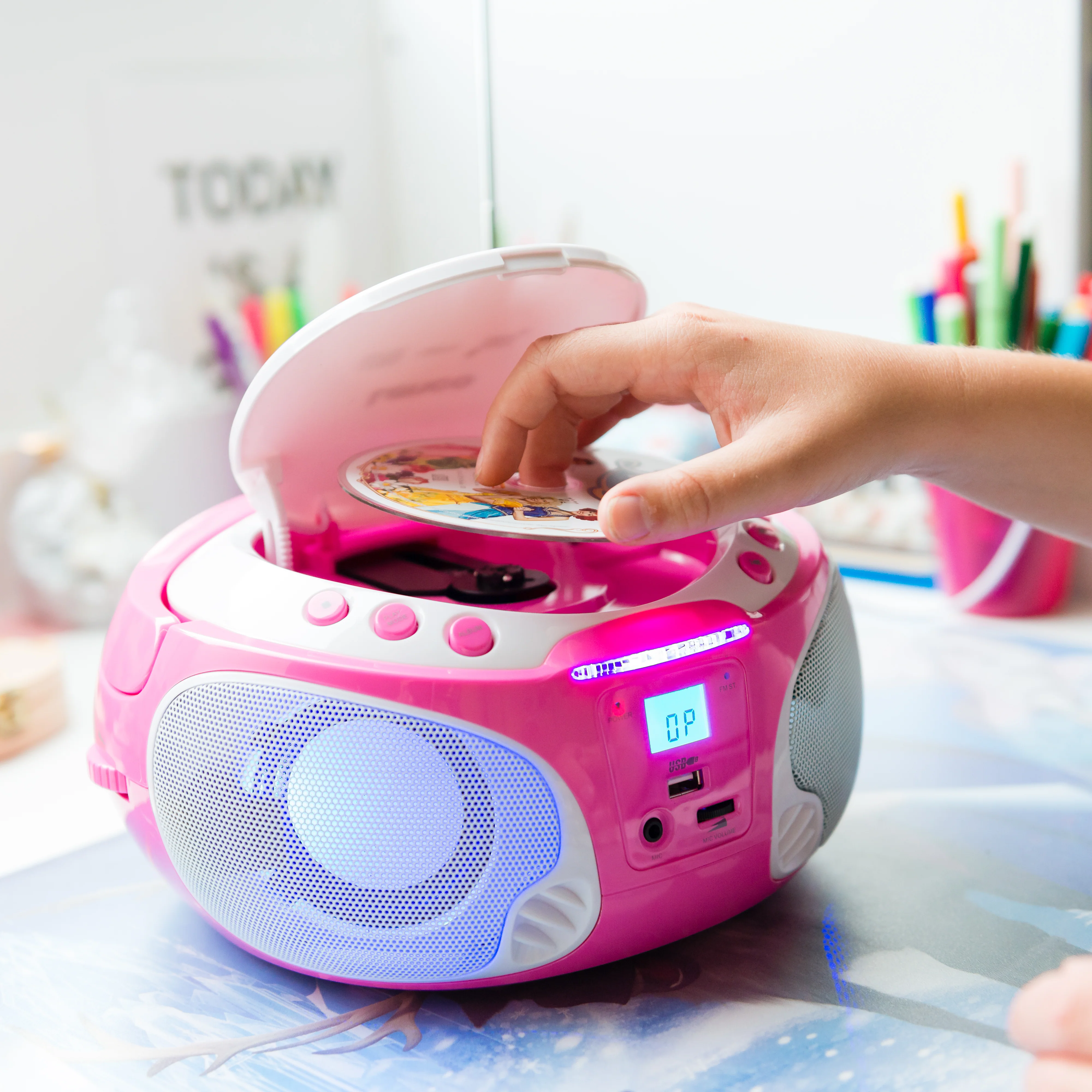 Lenco SCD-650PK - Radio FM et lecteur CD/MP3/USB portable avec microphone et effets lumineux - Rose - Image 13