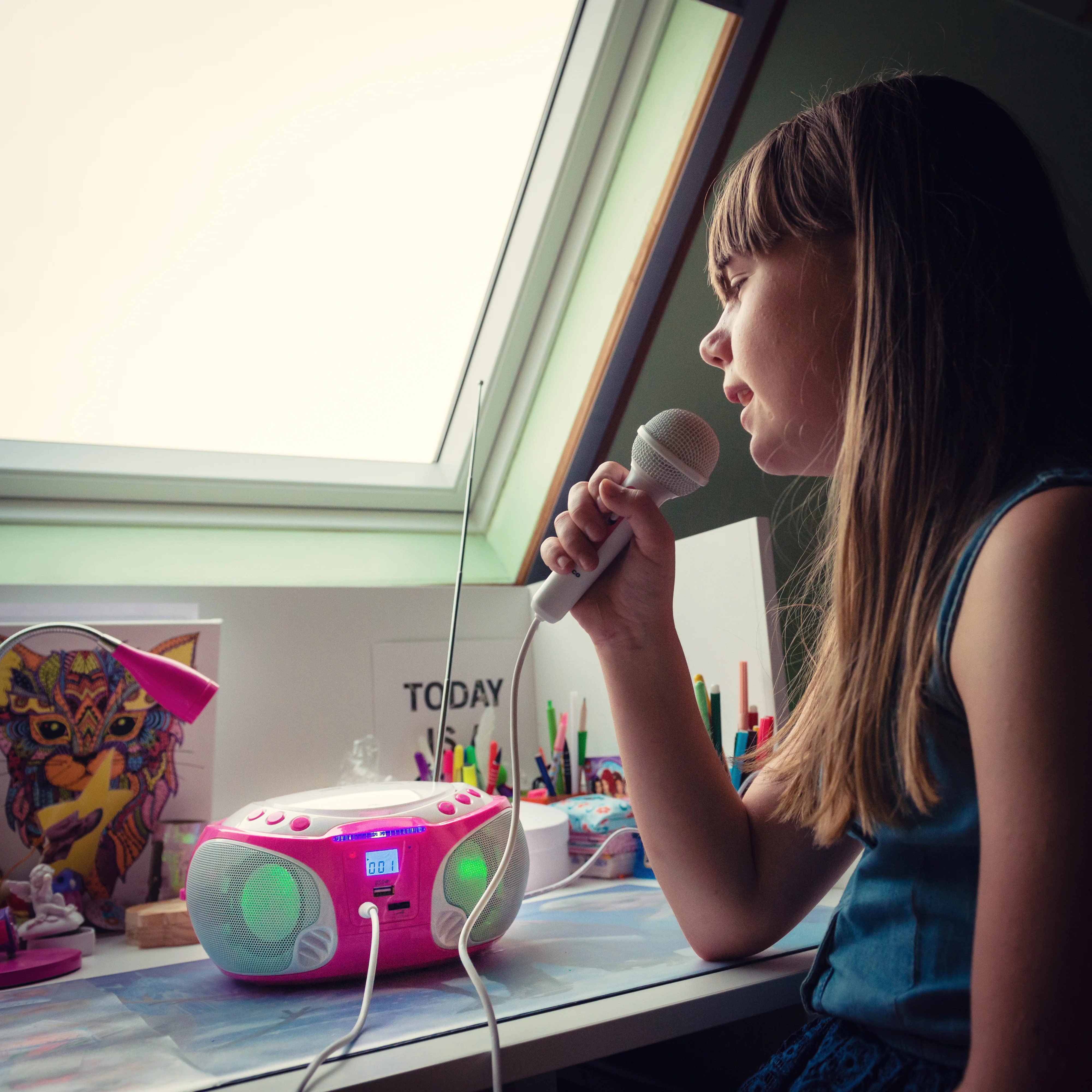 Lenco SCD-650PK - Radio FM et lecteur CD/MP3/USB portable avec microphone et effets lumineux - Rose - Image 14