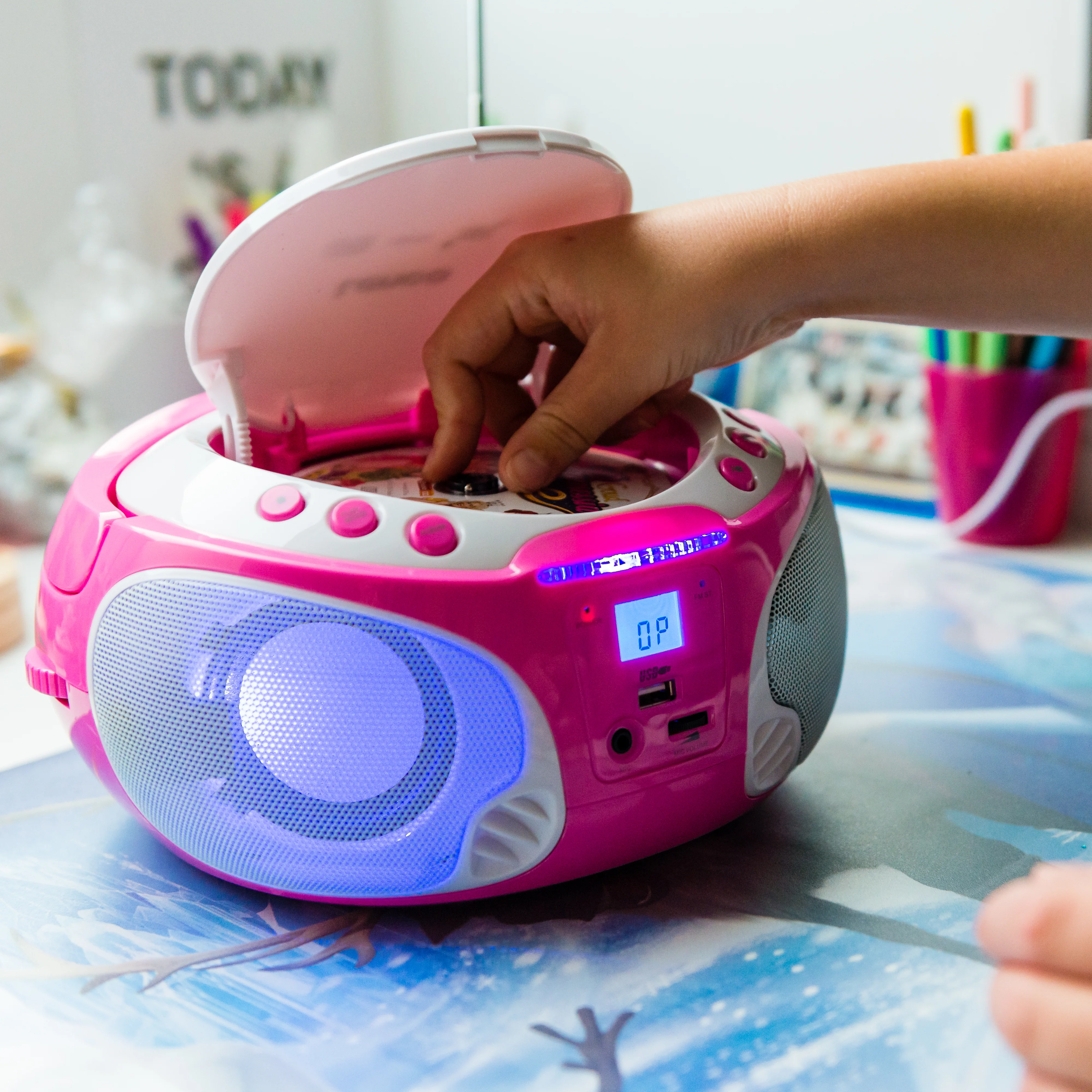 Lenco SCD-650PK - Radio FM et lecteur CD/MP3/USB portable avec microphone et effets lumineux - Rose - Image 16