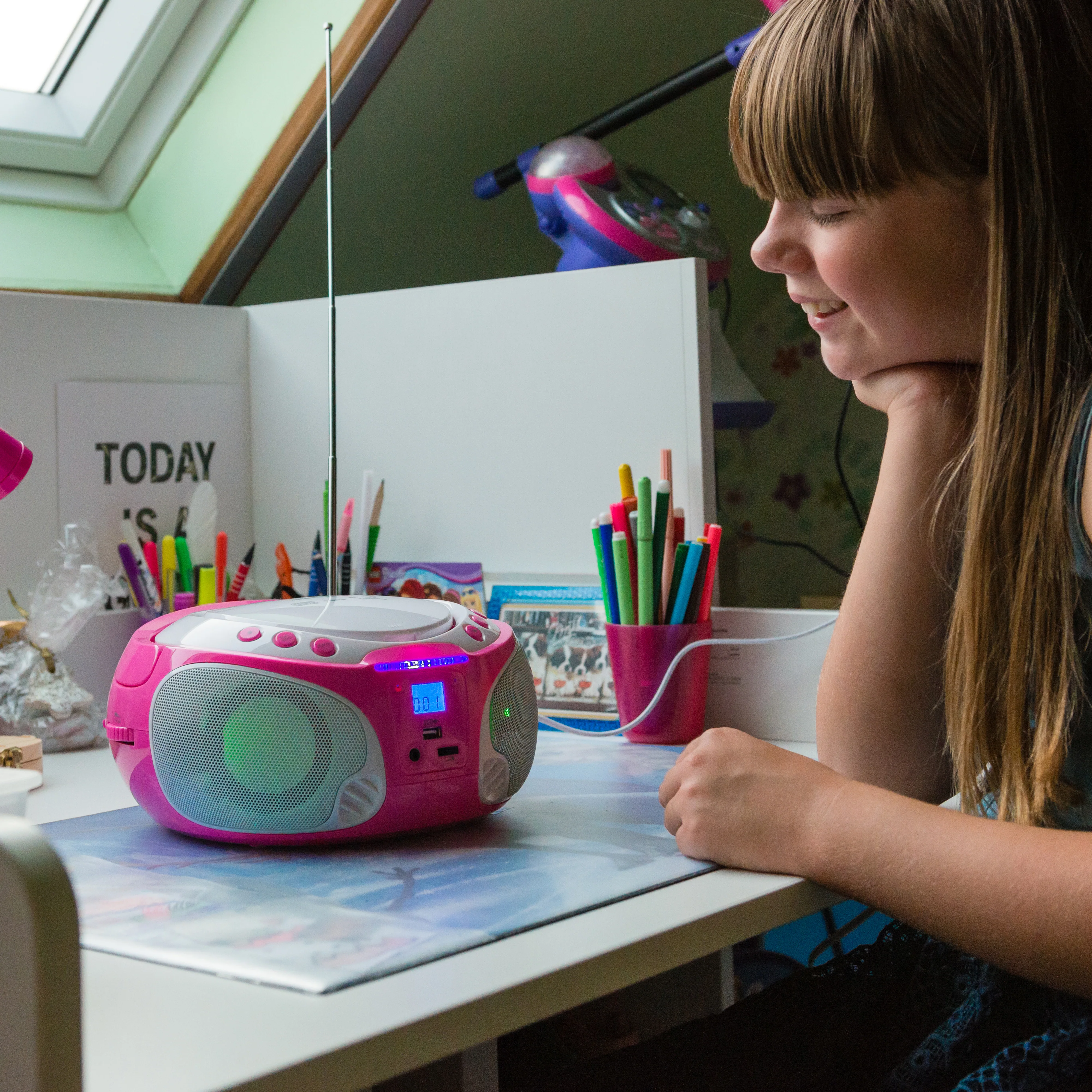 Lenco SCD-650PK - Radio FM et lecteur CD/MP3/USB portable avec microphone et effets lumineux - Rose - Image 17