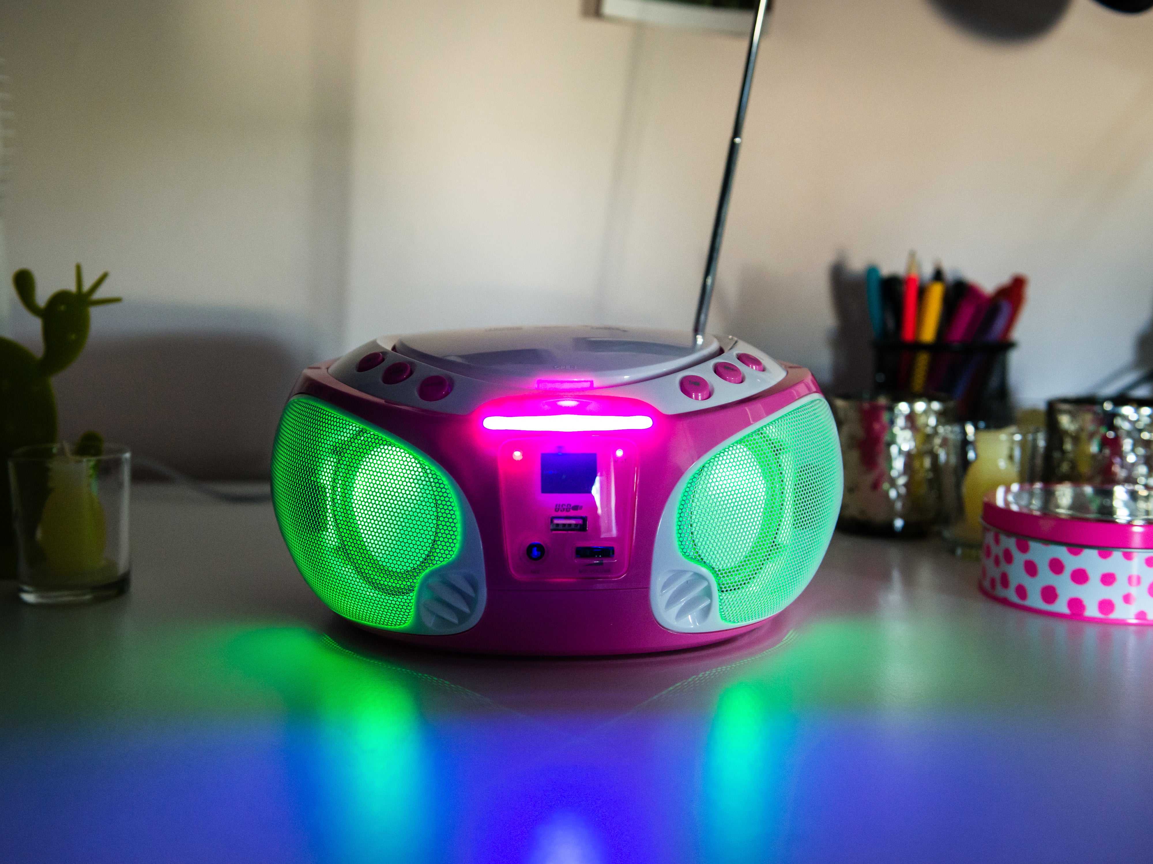 Lenco SCD-650PK - Radio FM et lecteur CD/MP3/USB portable avec microphone et effets lumineux - Rose - Image 22