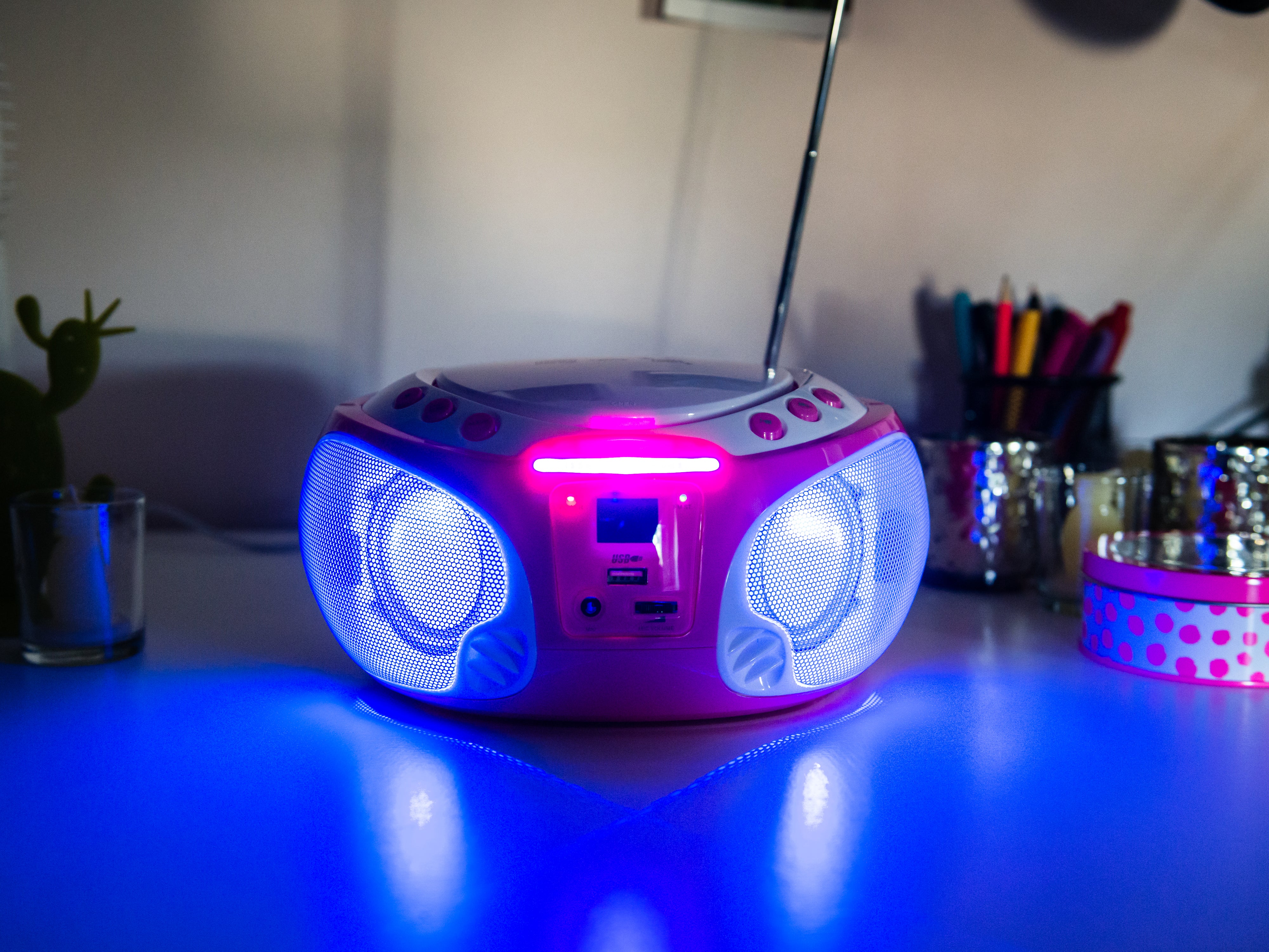 Lenco SCD-650PK - Radio FM et lecteur CD/MP3/USB portable avec microphone et effets lumineux - Rose - Image 23