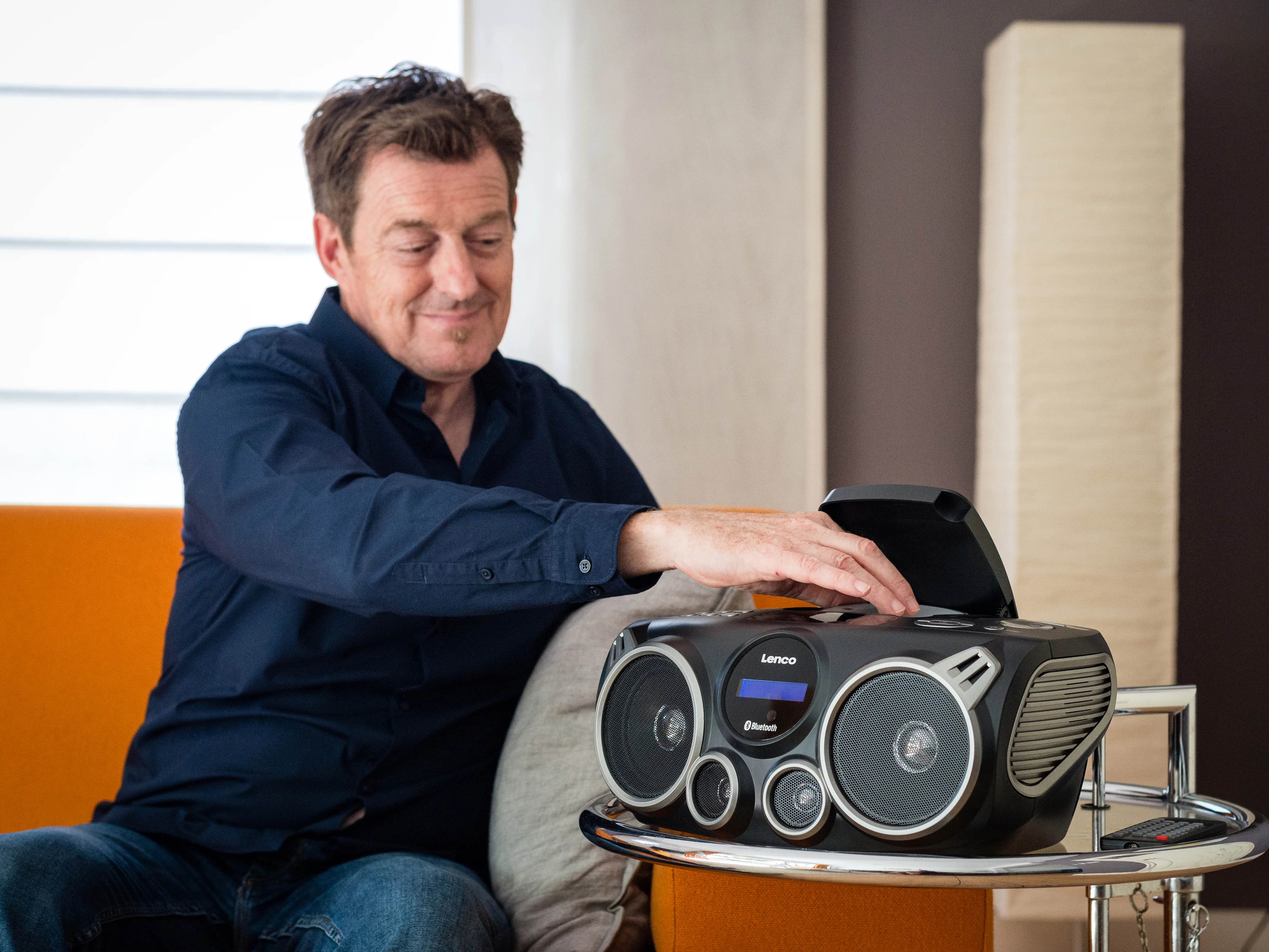 Lenco SCD-685BK - Radio DAB+/FM/lecteur CD portable avec connexions Bluetooth® et USB et emplacement pour carte SD - Noir - Image 10