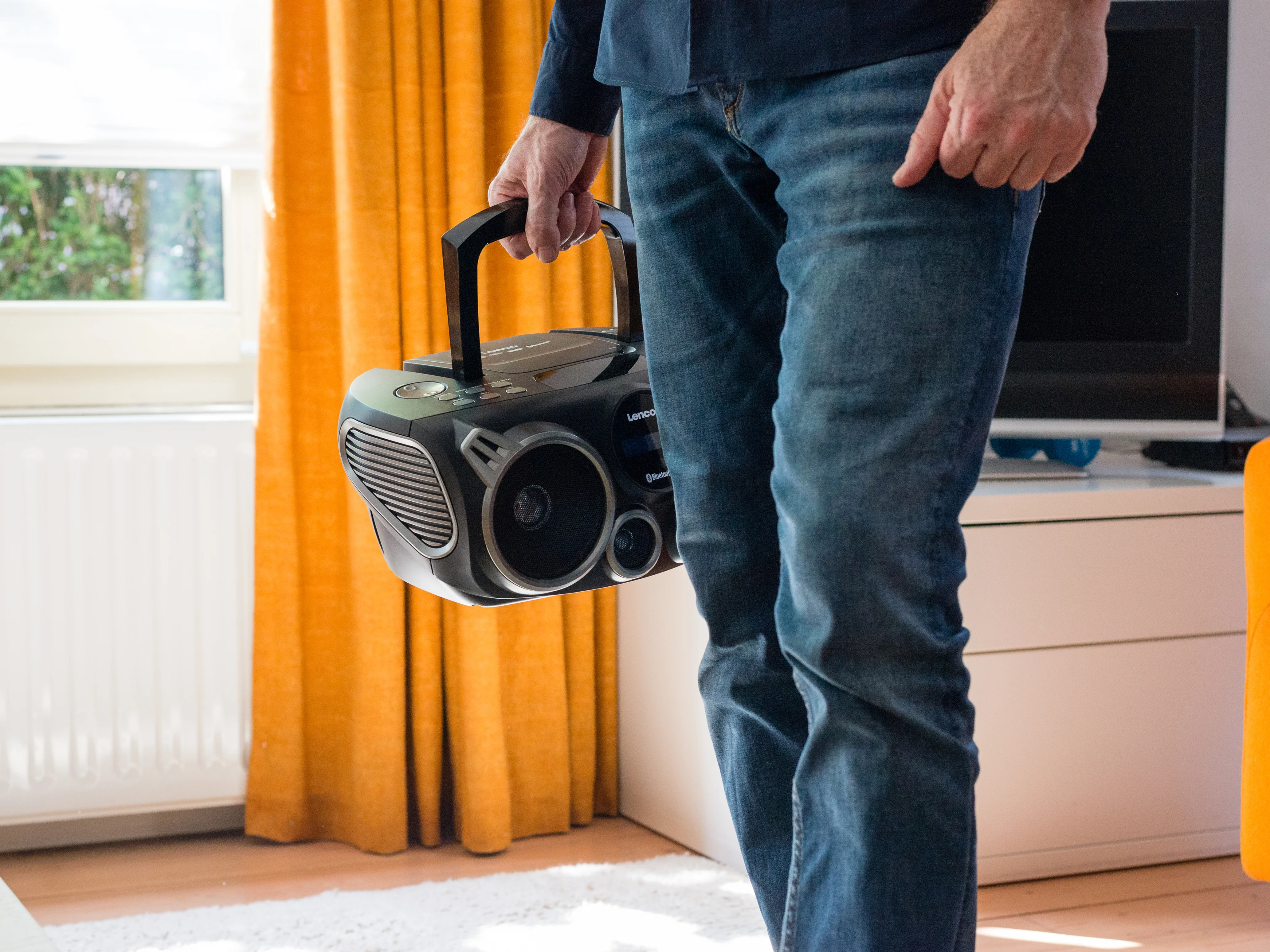 Lenco SCD-685BK - Radio DAB+/FM/lecteur CD portable avec connexions Bluetooth® et USB et emplacement pour carte SD - Noir - Image 14